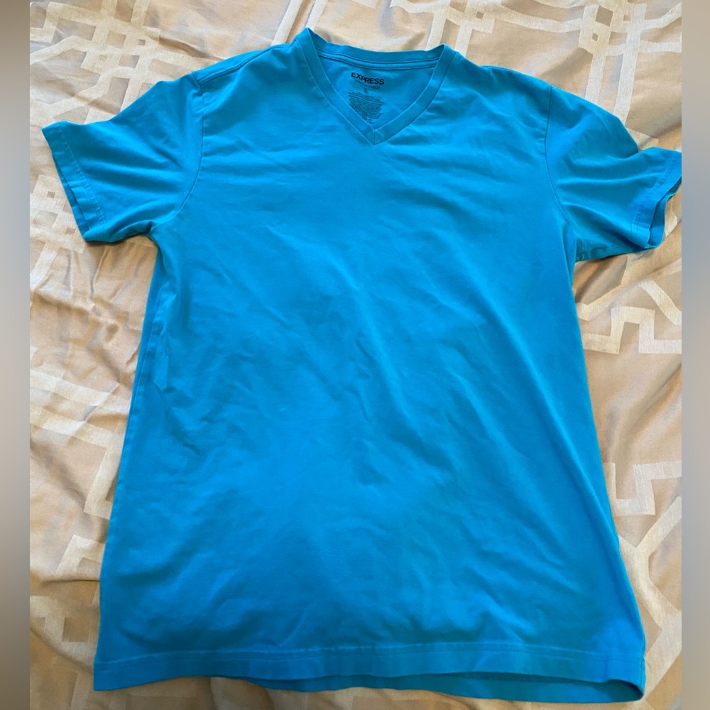 Men’s shirt size medium